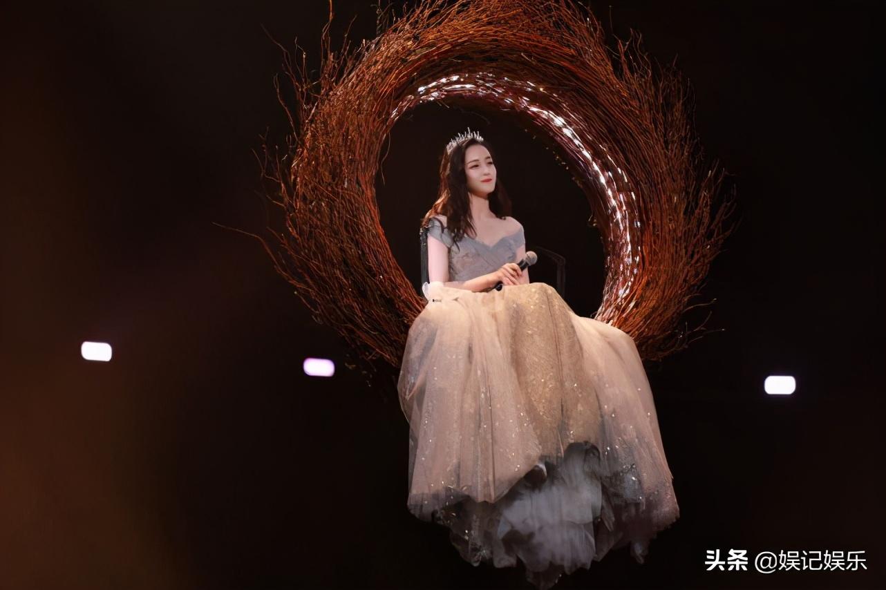 热巴最新活动闪耀瞬间，精彩不容错过！