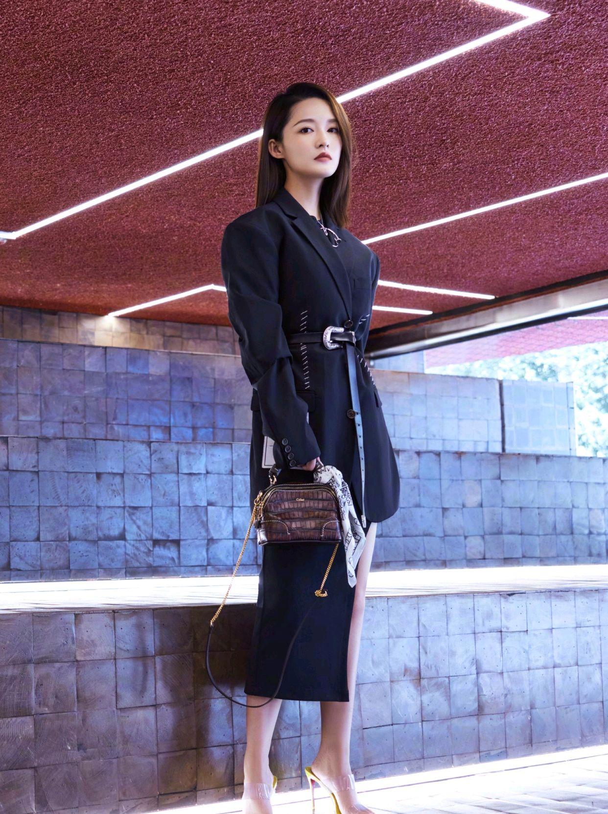 刘涛最新照片惊艳亮相，优雅气质征服全场！